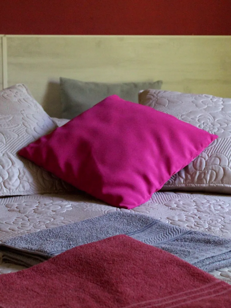 La chambre Orchidée : lit double, petite terrasse privée