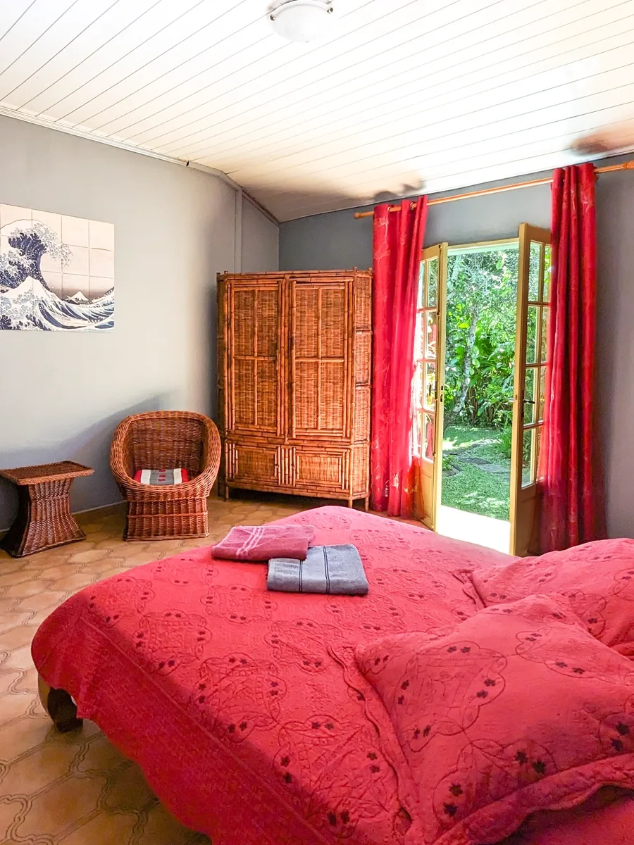 La chambre Vanille : lit double, lit supplémentaire et lit bébé possibles